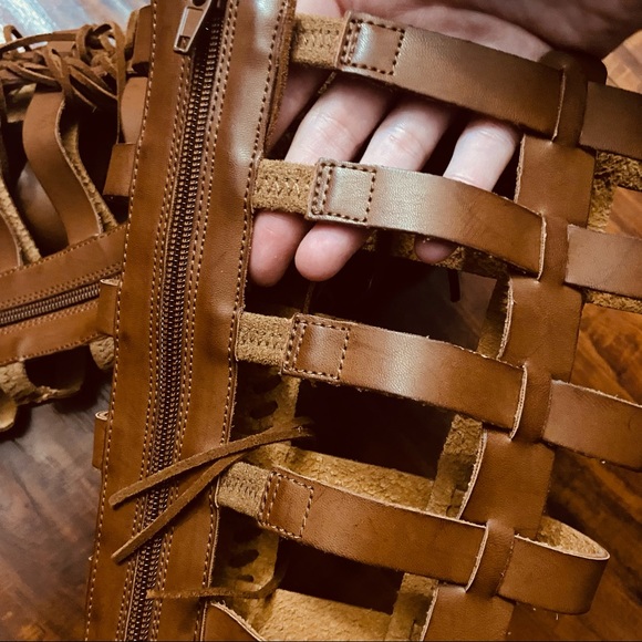 Like New MIA Brown Tan Cognac Knee High Gladiator Fringe Sandals 8.5 - Picture 5 of 7